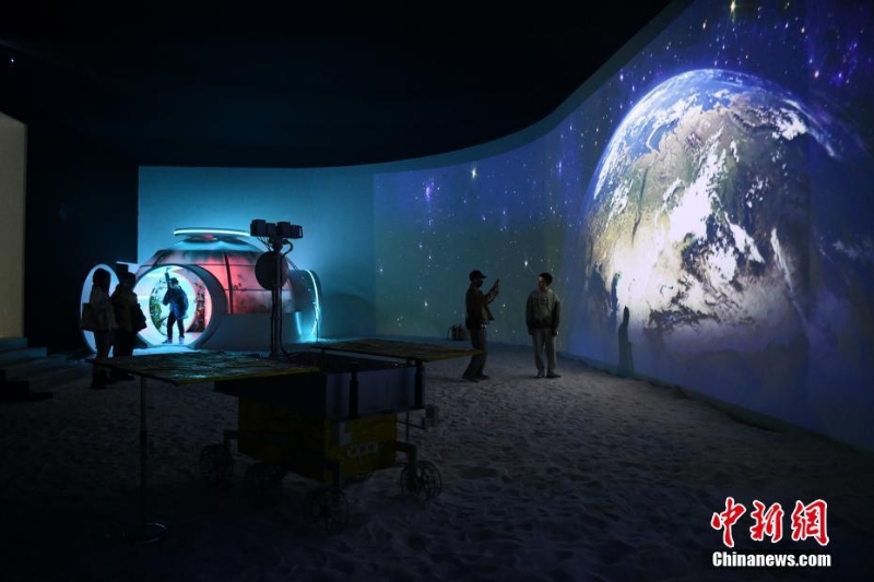“漫无边界”中国航天文创艺术展亮相成都