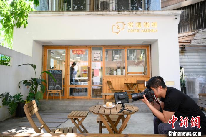 台湾夫妇在广州开“养生咖啡馆”吸引年轻人关注中医