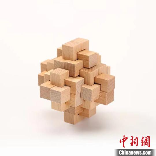 木制工艺品“鲁班锁” 陈黑龙供图