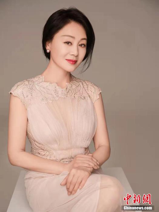 王姬 有聊｜王姬：坦然接受变老，希望时间渗透进演技里- 文化人物- 华夏经纬网