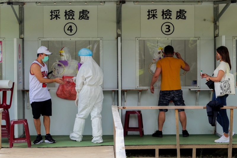 台湾本地疫情持续升温，不少民众涌入各筛检站筛检。(本报系资料照) 图片来源：台湾“中时新闻网”.jpg