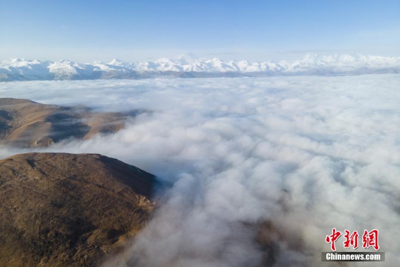 西藏珠峰现壮阔云海景观