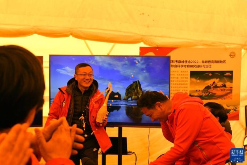 中国科考队员成功登顶珠峰 珠峰科考创造多项新纪录