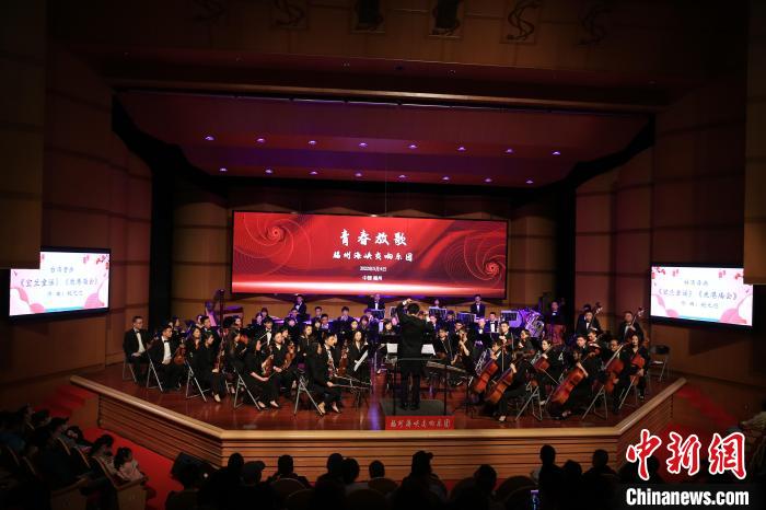 纪念“五四”青年节中国作品音乐会举行两岸音乐家同台演奏