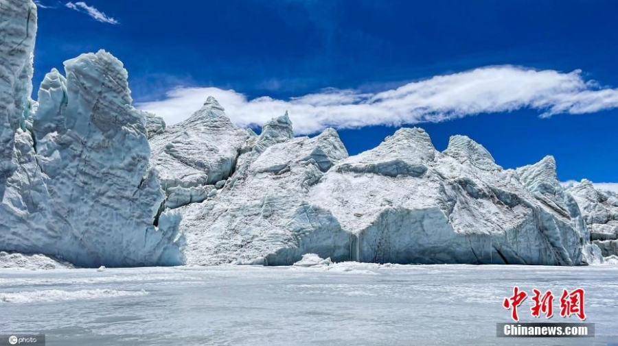 探访西藏山南40冰川 蓝天下雄伟壮丽