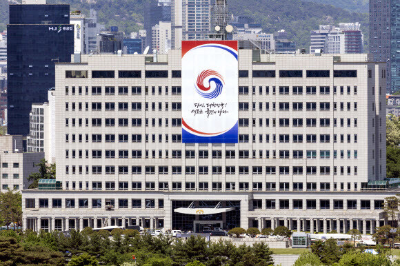 韩国总统办公室迁至位于首尔龙山区的国防部大楼(图源:韩联社)