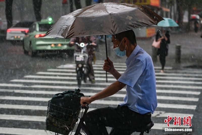 强降水云团抵达 广州多区发布暴雨预警