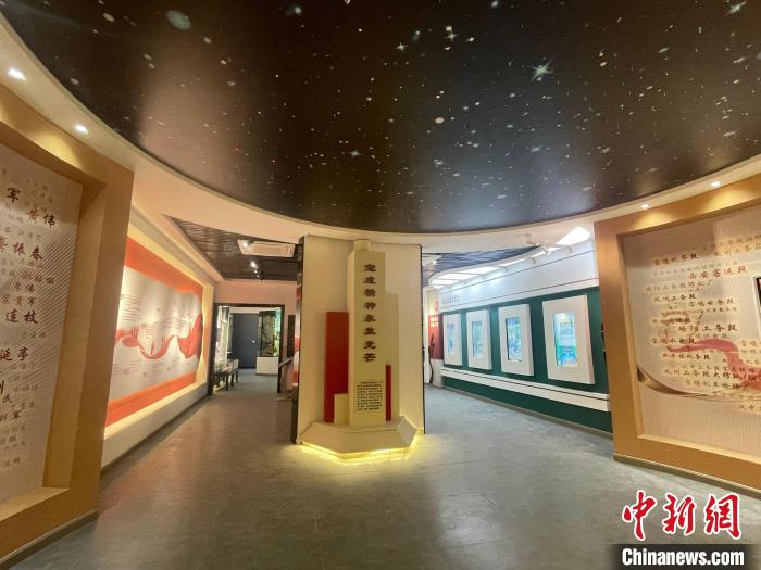 图为展馆内部。　周宝明 摄