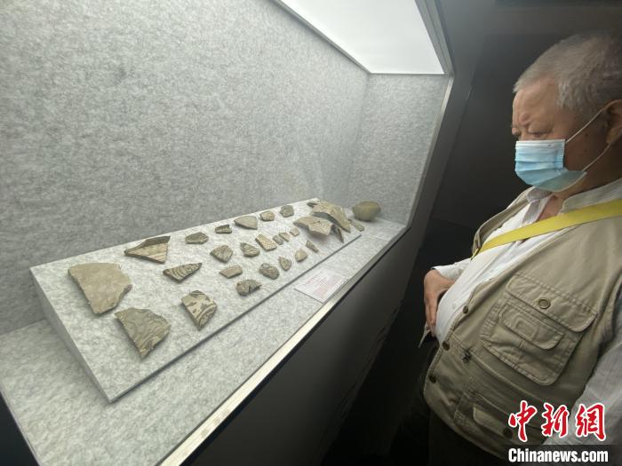 描绘着精美图纹的原始瓷碎片，标志着南京也是中国瓷器的发端地区。　申冉 摄