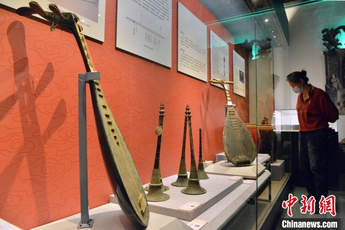 福建省内第一个综合性音乐文物大展吸引民众
