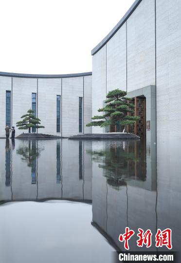 图为：中国江南水乡文化博物馆粉墙黛瓦、清新简约。　王刚 摄