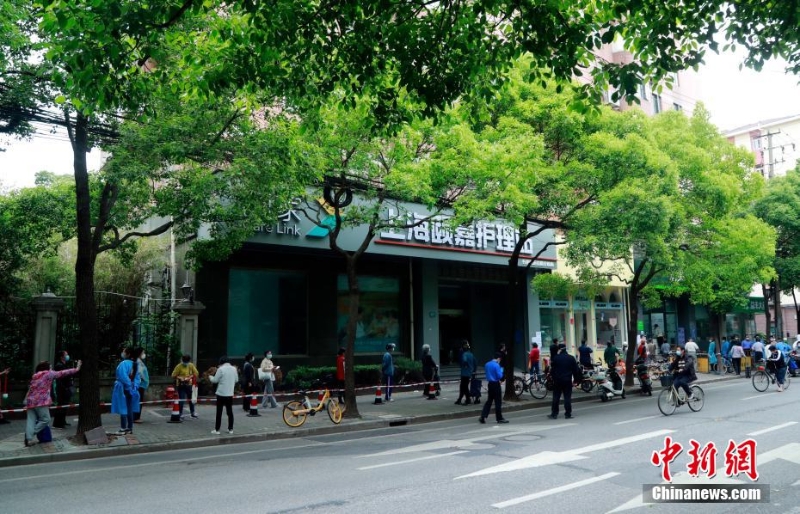 （上海战疫录）上海防范区便民零售场所有序开放