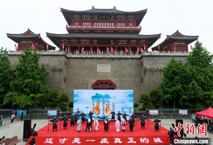 湖北襄阳举办古城建城纪念日庆祝活动