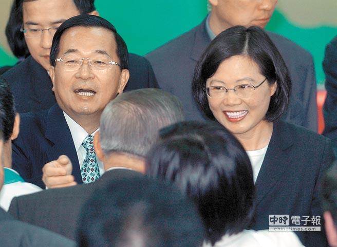 前總統陳水扁(左)、總統蔡英文(右)。（本報資料照片）