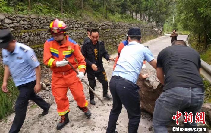 四川芦山宝兴地震：地震已致宝兴1死6伤救援工作正紧张进行