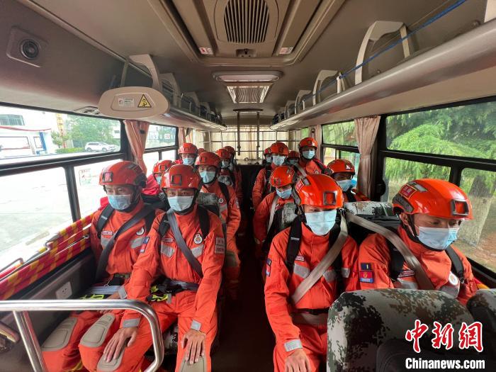 四川雅安突發地震西藏林芝森林消防啟動救援應急響應