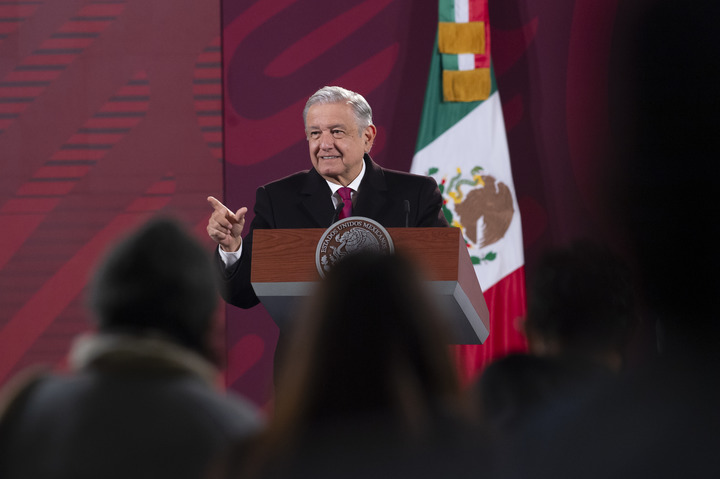 2022年1月10日上午，墨西哥总统洛佩斯在墨西哥城总统府出席新闻发布会。新华社发