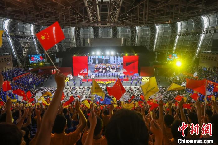 东南大学建校120周年庆祝大会隆重举行。　泱波 摄