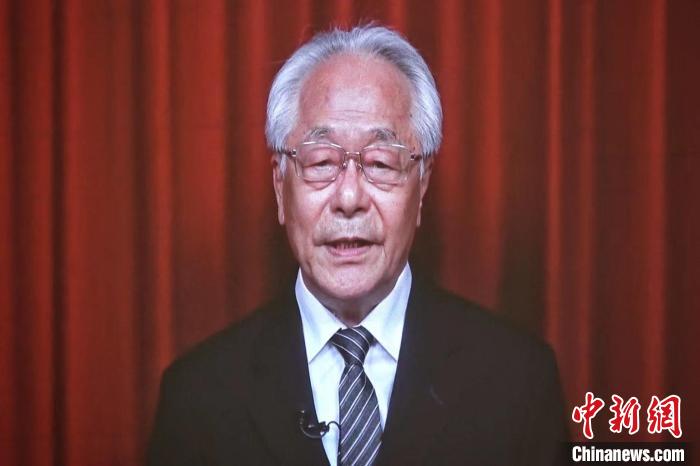 6月7日，第二届“携手圆梦——两岸同胞交流研讨活动”在北京开幕，台湾劳动党主席吴荣元通过视频致辞。　视频截图 摄