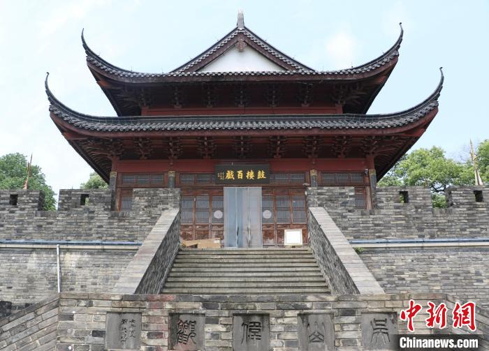 始建于五代时期的杭州鼓楼。　郭其钰 摄