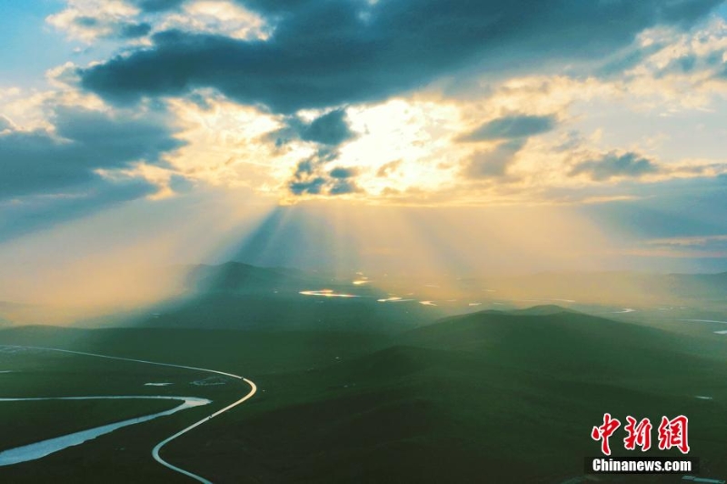 四川若尔盖现雨后美景