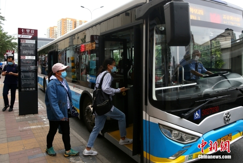 北京朝阳、丰台除部分封管控区外恢复公共交通运营服务