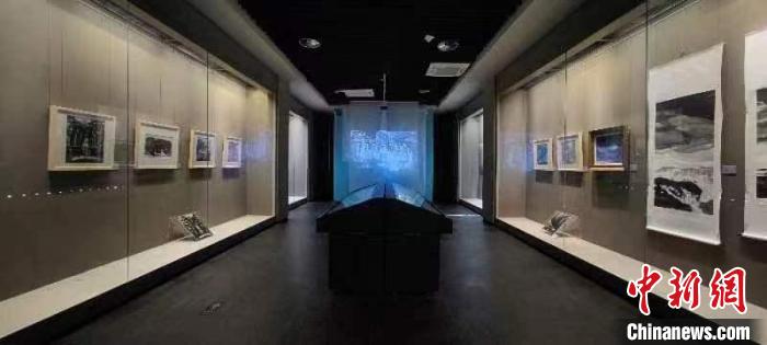 图为“丝路遐想——戈沙丝绸之路艺术作品展”。　西安博物院供图