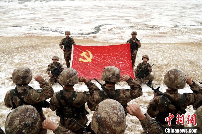 图为官兵宣誓。　吴家豪 摄