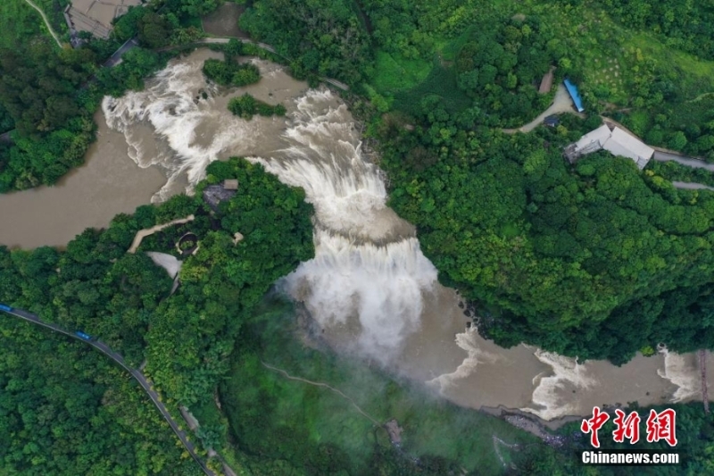 黄果树瀑布进入丰水期 水势磅礴蔚为壮观
