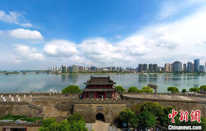 航拍襄阳古城风景如画 王虎 摄