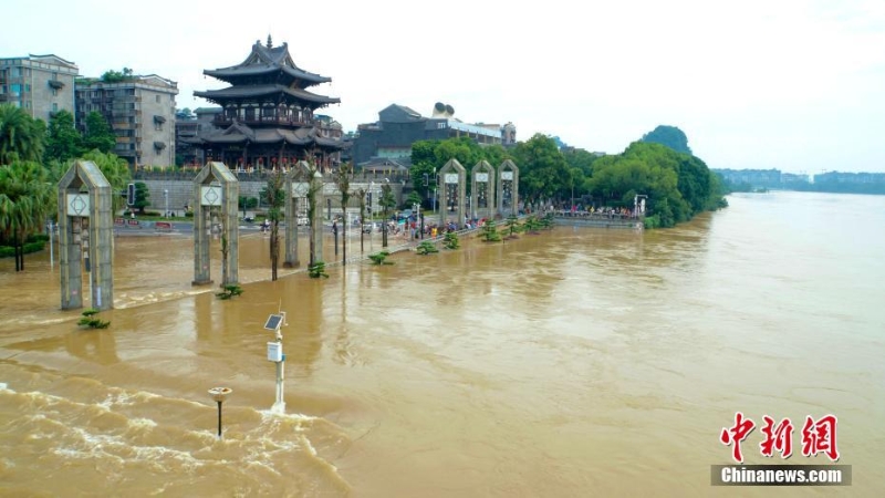 广西桂林：漓江现147.9米洪峰水位 部分街道被淹