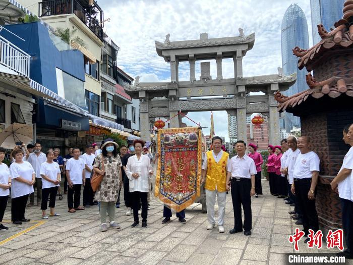 两岸郑成功文化节信物——“延平郡王会香旗”从台湾返厦