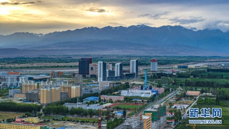 新疆霍尔果斯市城区一角（6月27日摄）。新华社发（林波 摄）