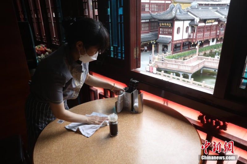 （上海战疫录）上海恢复堂食 餐饮企业积极准备