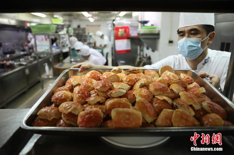 （上海战疫录）上海恢复堂食 餐饮企业积极准备