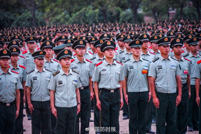 武警河南总队新兵授衔迈步走向新征程