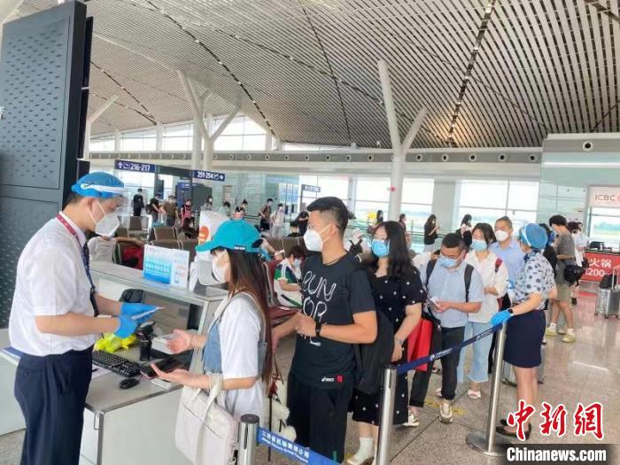 机场、火车站、景区“变忙”中国旅游业逐步回暖