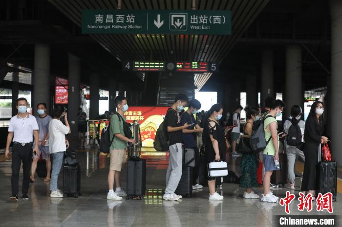 图为7月1日暑运首日的南昌西站。(资料图) 刘力鑫 摄