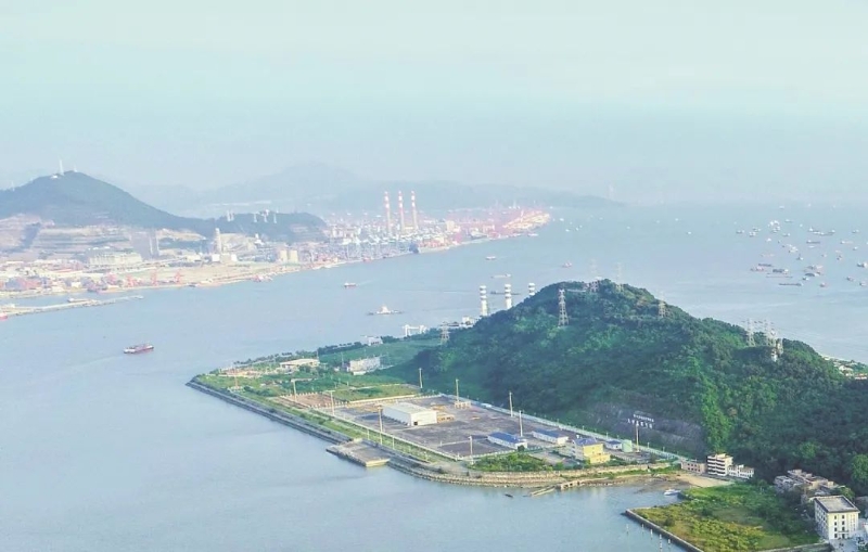西气东输二线于2012年12月正式向香港特别行政区供气，将清洁能源源源不断地输送到东方之珠。图为管道进入香港前的最后一站——位于深圳的大铲岛压气站。