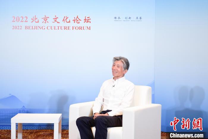 7月25日，首届北京文化论坛在京开幕。图为中国美术家协会主席、中央美术学院院长范迪安接受采访。　<a target='_blank' href='/'>中新社</a>记者 田雨昊 摄