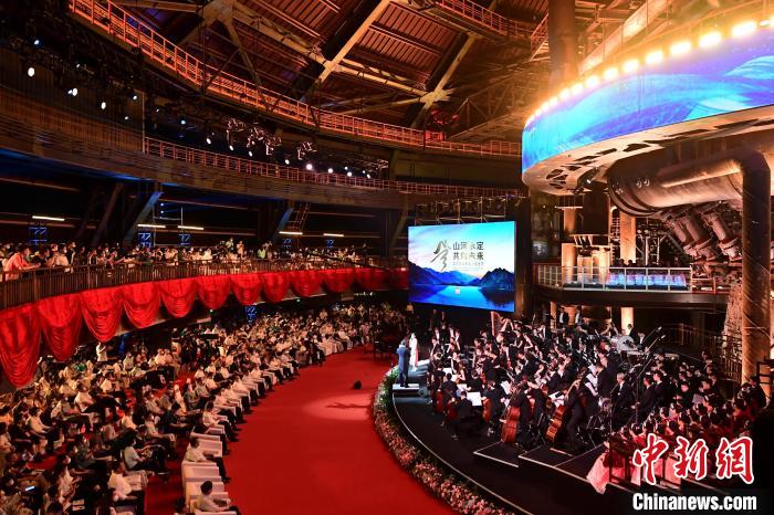 25日晚，2022北京西山永定河文化节在首钢园开幕。　<a target='_blank' href='/'>中新社</a>记者 田雨昊 摄