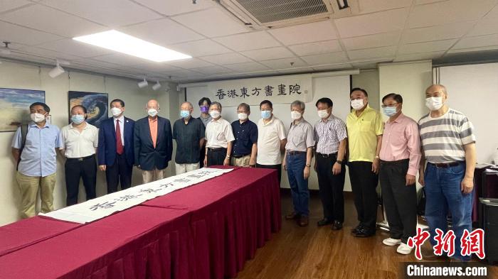 香港东方书画院成立创作长卷庆祝建军95周年