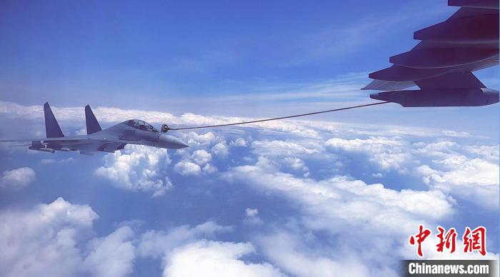 中国新一代空中加油机运油-20投入新时代练兵备战