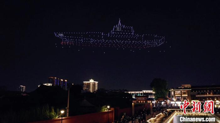 征兵宣传无人机主题表演。　漳州市退役军人事务局供图