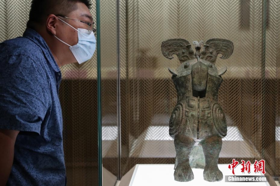 上海博物馆“何以中国”文物考古系列首个特展“宅兹中国”开幕
