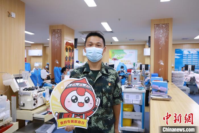广西南宁推出“我的专属献血日”首批爱心市民献血