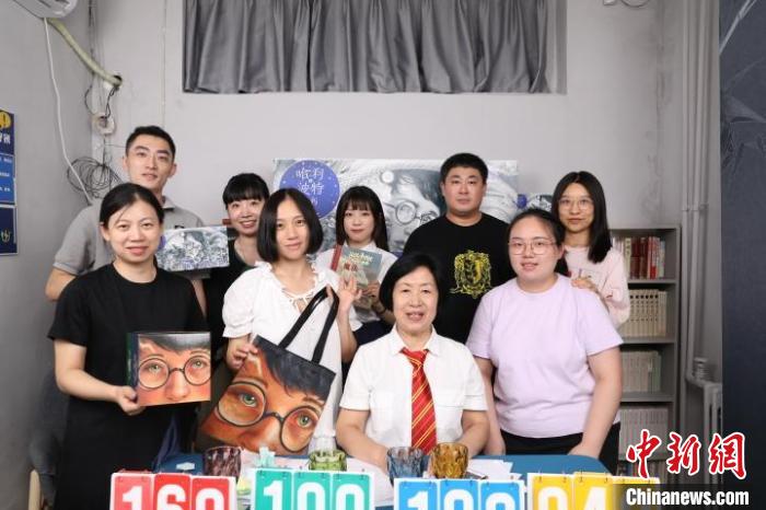31日晚的“哈利·波特”读书之夜直播现场 人民文学出版社供图