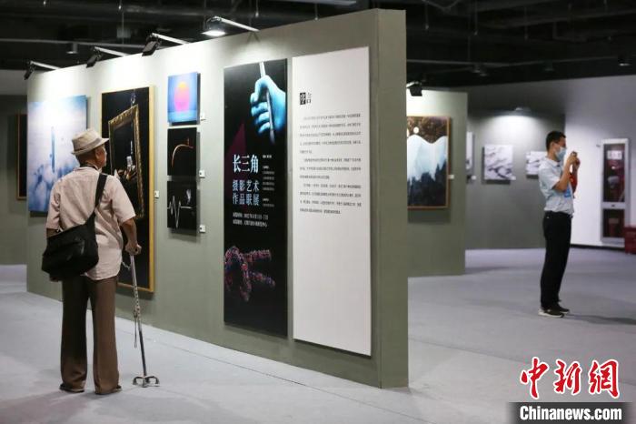 中国第18届国际摄影艺术展启幕 张双双 摄