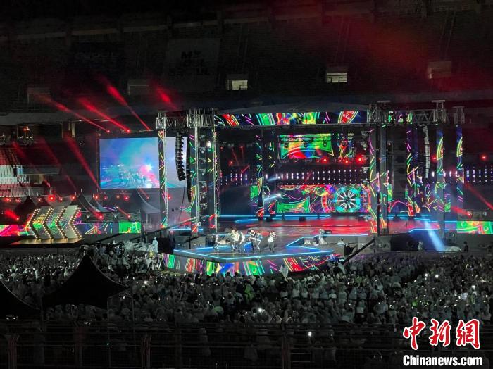当地时间10日晚间，“SEOUL FESTA2022”开幕式在蚕室综合运动场奥林匹克体育场举行。　刘旭 摄