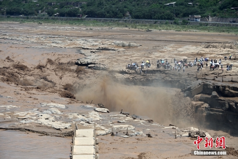 黃河壺口瀑布吸引各地遊客
